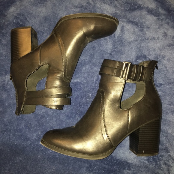 Soda Shoes - Black booties size 9 women's